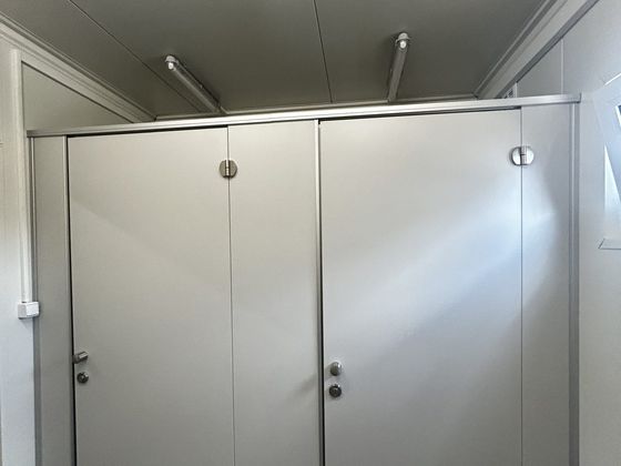 WC kabiny v sanitárním kontejneru